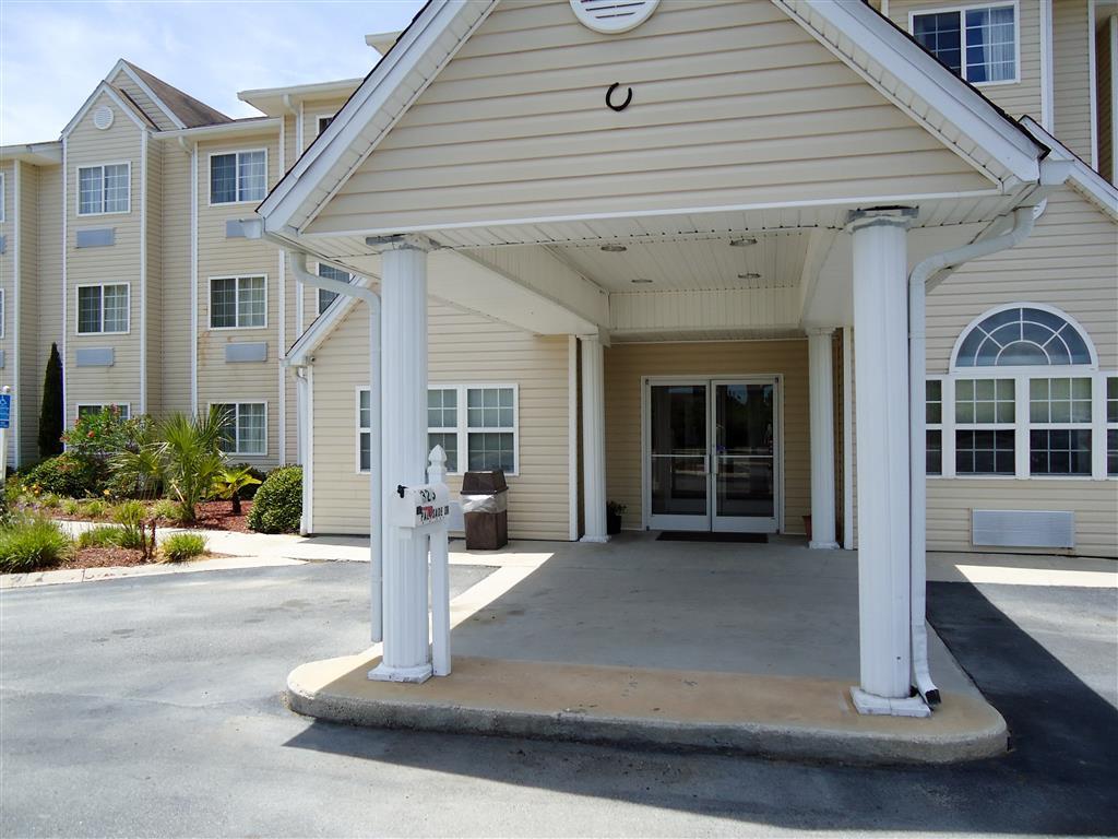 Americas Best Value Inn & Suites Brunswick Exterior photo